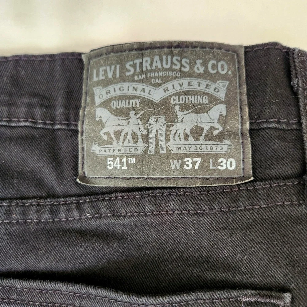 Men's Levi's Black Dark Wash Jeans #541 -‎ Size 37 x 30